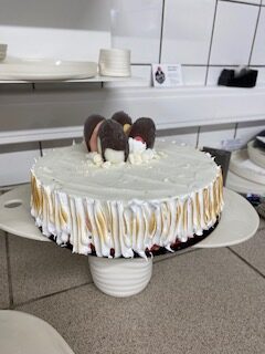 Nous vous proposons de délicieux gateaux glacés sur mesure, pour des anniversaires, baptêmes, communions, mariages ....